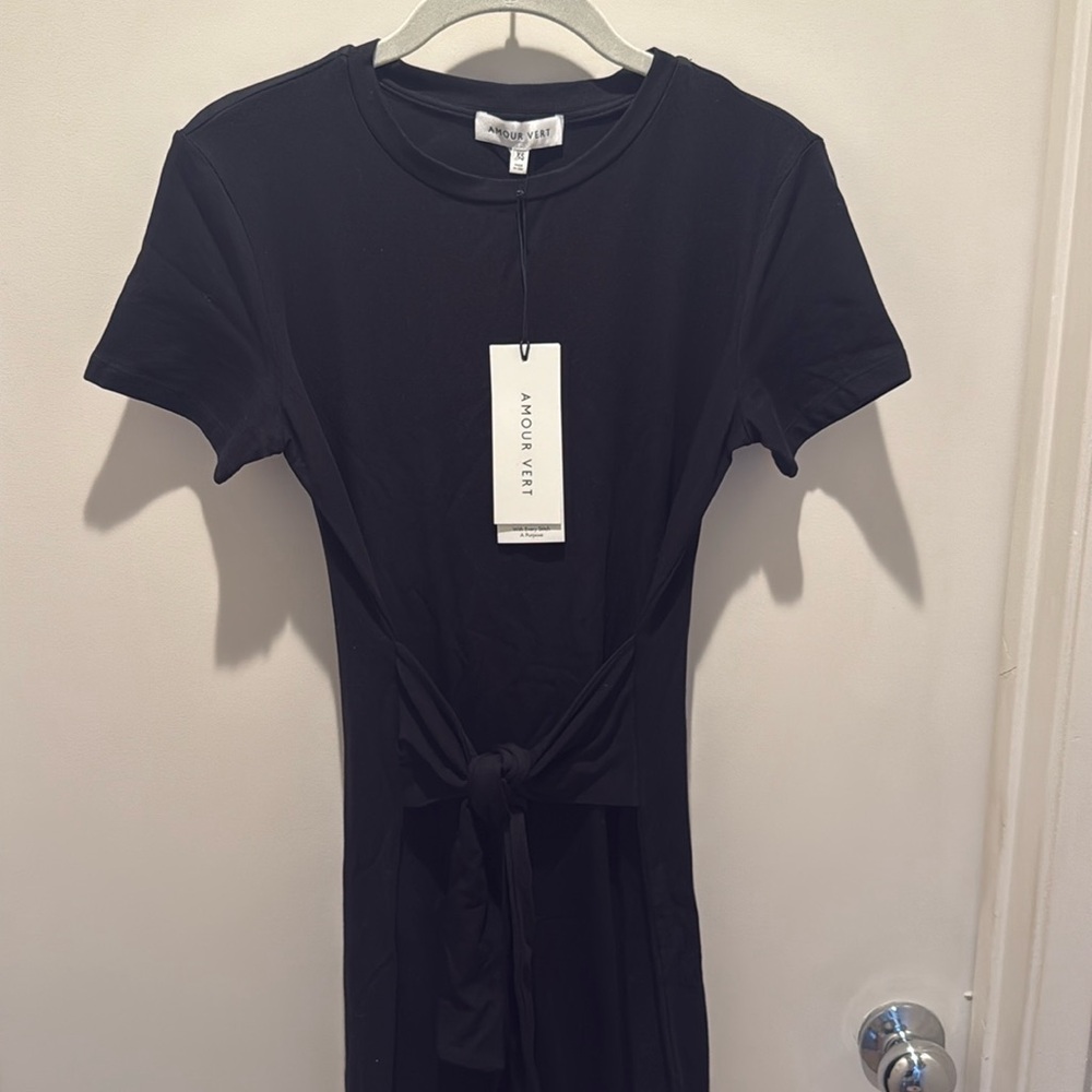 Amour Vert Elegant Black midi dress